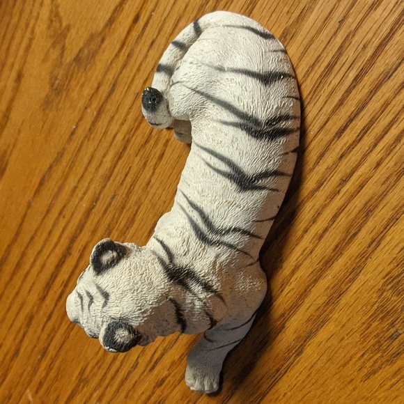 Tiger statue by Living Stone vintage collectable figurine blue eyes - Picture 3 of 5